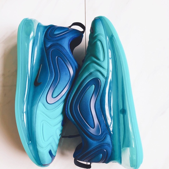 Nike Air Max 720 - Picture 4 of 8